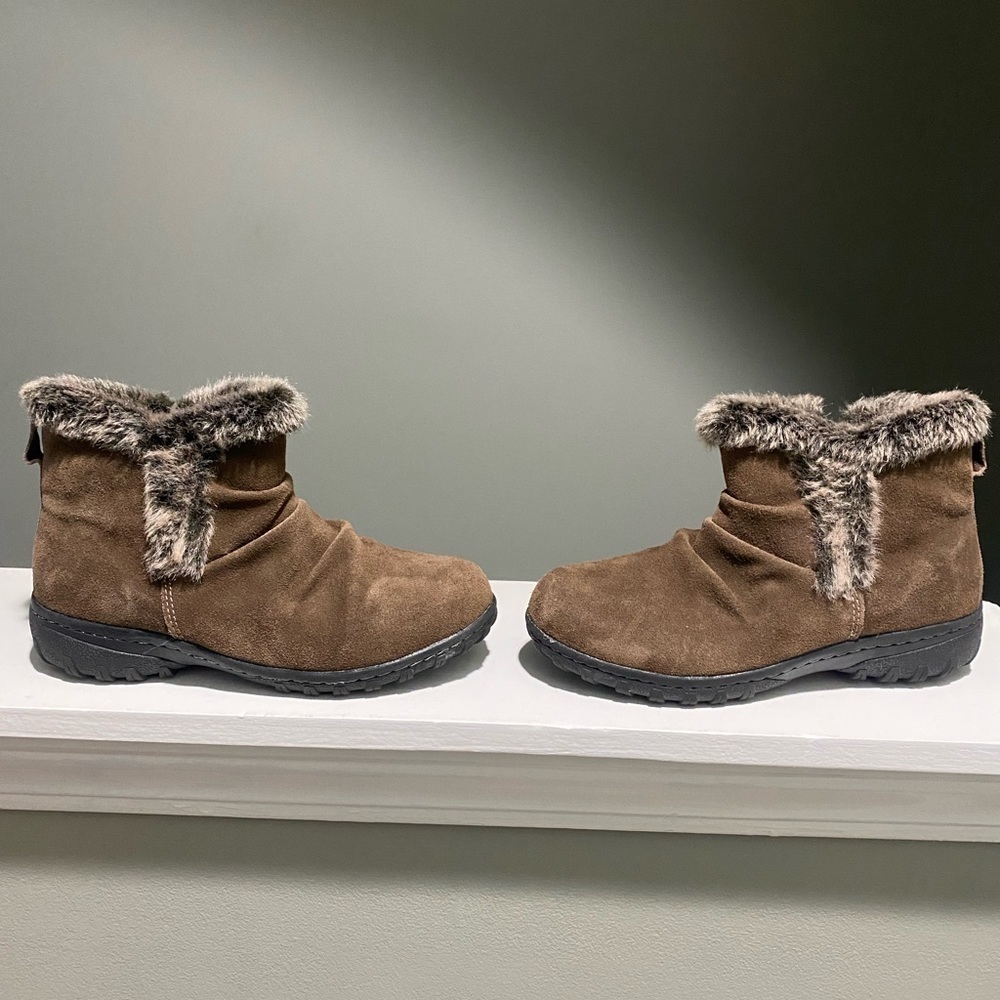 Khombu All Weather Brown Faux Suede/Fur Ankle Boots-size 7
